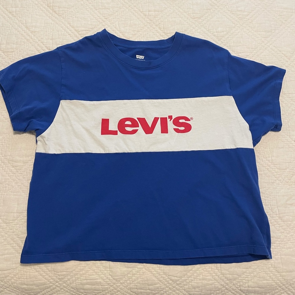 Blue Levi’s Slightly Cropped Tee with Red Logo